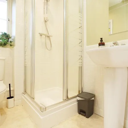 Perfect For Contractors-trades-guests, Pvt Parking *