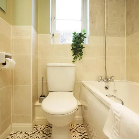 Perfect For Contractors-trades-guests, Pvt Parking *