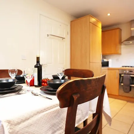 Nyaraló Perfect For Contractors-trades-guests, Pvt Parking *