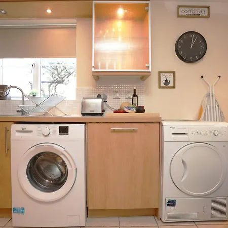 Perfect For Contractors-trades-guests, Pvt Parking * Bristol