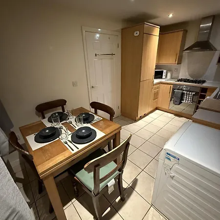 Nyaraló Perfect For Contractors-trades-guests, Pvt Parking *