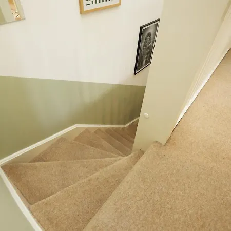 Perfect For Contractors-trades-guests, Pvt Parking *