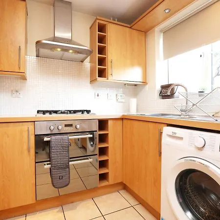 Perfect For Contractors-trades-guests, Pvt Parking