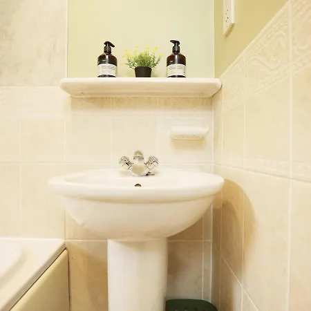 Perfect For Contractors-trades-guests, Pvt Parking *